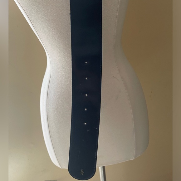 VINTAGE 80s Black Leather crocodile belt w/Gold Lion Buckle - Picture 7 of 7